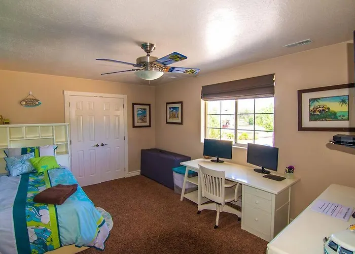 Tacit Shadow Resort Paradise Deluxe Suite, Gym, Coffee Bar, Hot-Tub, Free Laundry, Food Available