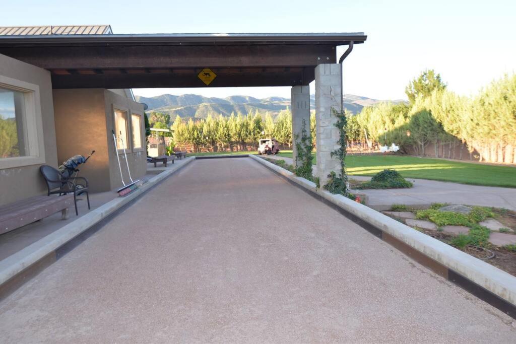 Tacit Shadow Paradise Deluxe Suite, Gym, Coffee Bar, Hot-tub, Free Laundry, Food Available Parowan