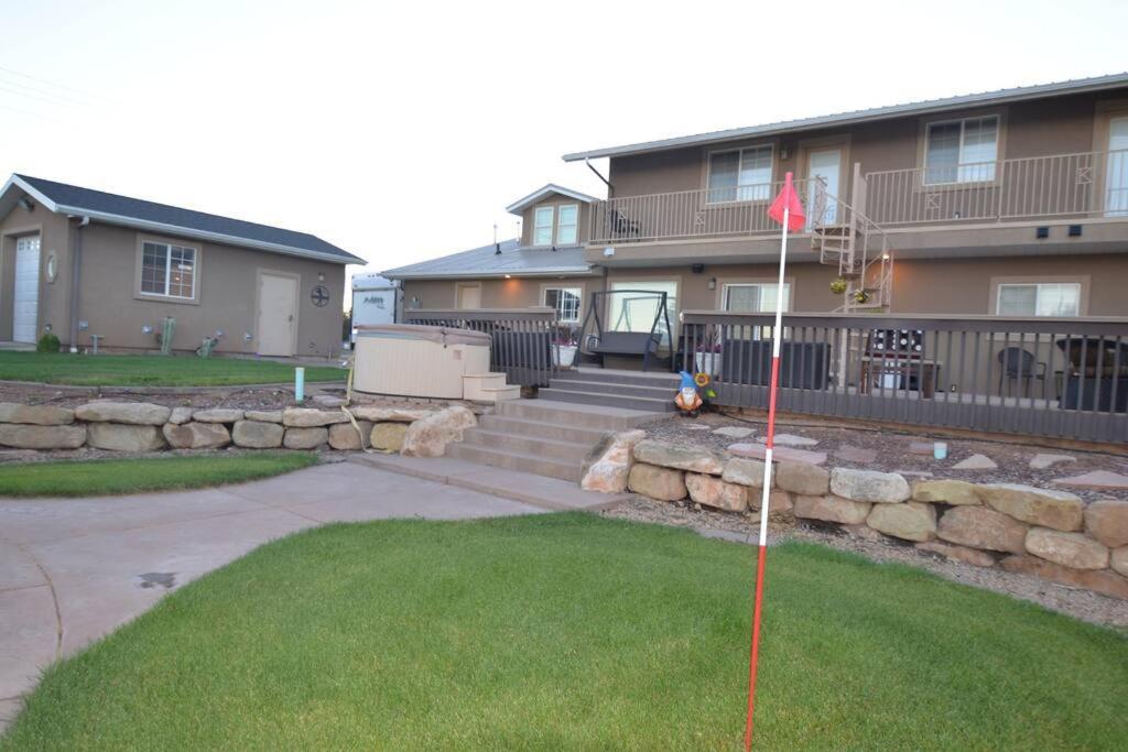 Tacit Shadow Paradise Deluxe Suite, Gym, Coffee Bar, Hot-tub, Free Laundry, Food Available Parowan