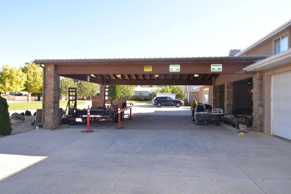 Tacit Shadow Paradise Deluxe Suite, Gym, Coffee Bar, Hot-tub, Free Laundry, Food Available