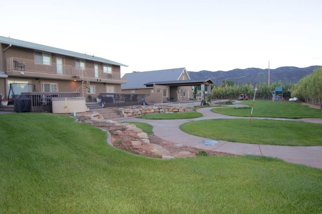 Tacit Shadow Paradise Deluxe Suite, Gym, Coffee Bar, Hot-tub, Free Laundry, Food Available Appartement Parowan