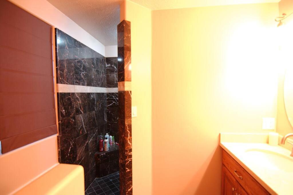 Appartement Tacit Shadow Paradise Deluxe Suite, Gym, Coffee Bar, Hot-tub, Free Laundry, Food Available Parowan