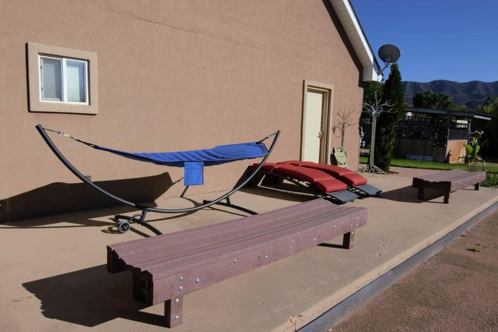 Tacit Shadow Paradise Deluxe Suite, Gym, Coffee Bar, Hot-tub, Free Laundry, Food Available Appartement Parowan